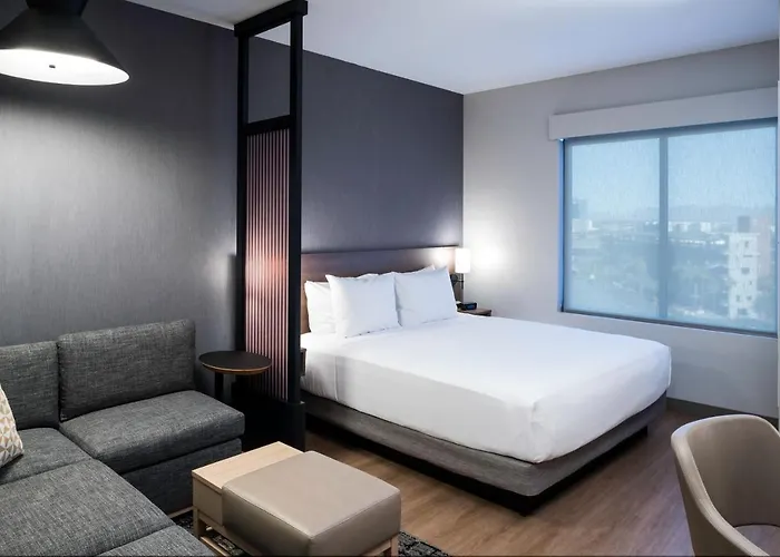 Hyatt Place Phoenix Hotel 4*