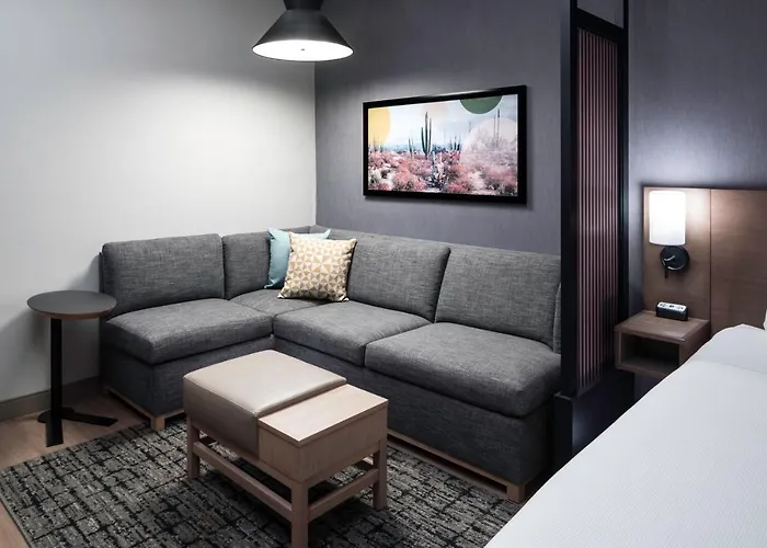 Hyatt Place Phoenix 4*