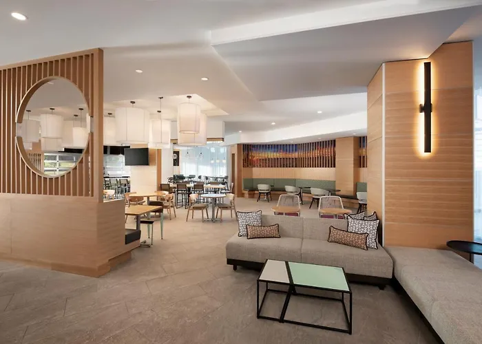 Hyatt Place Phoenix 4*