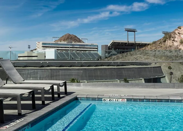 Hyatt Place Phoenix Hotel 4*