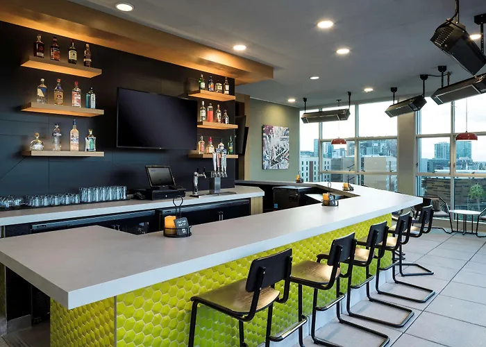 Hyatt Place Phoenix 4*
