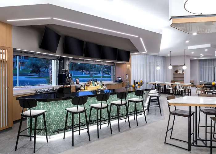 Hyatt Place Phoenix 4*
